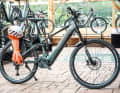 Das E-Power MTC 140 “Huberbuam” soll als Adventure-Bike auch mit schwerem Gelände klarkommen, dabei aber Gepäcktransport, Licht und etwas Wetterschutz bieten.