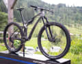 Corratec Revo Bow iLink SL Pro: Der leichte Top-Rahmen und eine Highend-Ausstattung mit Rockshox Ultimate Fahrwerk und XX Transmission schlagen mit 7999 Euro zu Buche.