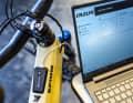 Das Update kann persönlich zu Hause durchgeführt werden. Allerdings nur über die Toolbox-Software an einem Desktop-PC.