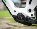 Der Bosch SX liefert bis zu 55 Newtonmeter und satte 600 Watt Spitzenleistung. Allerdings nur für kurze Zwischensprints. Sonst fällt die Leistung mit 400 Watt und 40 Newtonmeter moderater aus.
