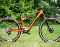 KTM Macina Scarp SX Exonic: Bosch Perf. SX // 400 Wh (entnehmbar) // 140/140 mm // 29 Zoll // 16,5 kg (Herstellerangabe) // 11099 Euro