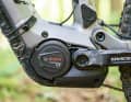 Wie beim Carbon-Bruder sitzt der Bosch Performance CX mit Smartsystem im Rahmen des Radon Render AL. Auch das Akku-Cover mit Gummi-Strap-Befestigung ist identisch.