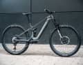 Mit 29 Zoll vorne und hinten und 150 Millimetern Hub ist das filigrane Kyrok als Trailbike ausgelegt.