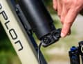 Über die Ladebuchse am Range-Extender können Zusatzbatterie und Haupt-Akku gleichzeitig geladen werden.