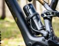 Der Zusatz-Akku im Trinkflaschenformat ist vom Vorgängermodell des Specialized Levo SL bekannt. Für die Gen2 kommt noch ein Kabel mit angepasster Länge - dann soll auch alles sauber sitzen. 160 Wh stecken in der Pulle.