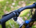 Kompakt und unauffällig - sowohl optisch als auch von der Bedienung. Gutes Feedback beim Tastendruck. Gelungener Bedienhebel am Specialized-Antrieb.