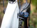 Der Charakter der Rockshox Yari ist komfortbetont. Für sportliche Fahrweise sollte die Compression etwas zugedreht werden – sonst gibt die Gabel den Federweg zu leicht frei.