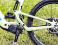 Im Heck werkelt ein Superdeluxe Select Plus Dämpfer von Rockshox. Die Code R Bremse bringt eine solide Performance.
