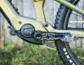 Boschs Performance SX spielt mit zwei Kilo Gewicht voll in der Light-Klasse. Bei hoher Trittfrequenz schiebt er aber richtig stark an und hat dann mehr Power als andere Light-Motoren. Das macht sein Fahrgefühl so spritzig.