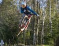 Leichte Kost für das Santa Cruz V10: Bitte steiler, bitte schneller, bitte ruppiger! Das rassige Race-Bike aus Kalifornien zeigte sich auf  dem DH-Track am Geißkopf unterfordert.