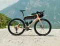 Das abenteueraugliche Gravelbike bekommt sowohl in der Carbon- als auch Alu-Variante ein grundlegendes Update.