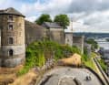 Dennoch bleiben Anstiege nicht aus: Hoch über der Maas thront die imposante Zitadelle von Naumur