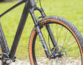 Mit 100 Millimeter Federweg ist das Cube Reaction ein klassisches Race-Hardtail. Die einfache Rockshox SID Base wird seriösen Racern allerdings wenig gerecht.