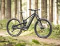 Das Sresh CF verspricht als All Mountain maximale Vielseitigkeit. Unser Testbike mit Bomb-Proof-Ausstattung ist besonders auf Knallgas bergab ausgelegt.