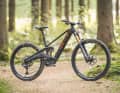 Rotwilds R.EX ist die All Mountain Variante des Race-Enduros R.EXC. Mit 21,6 Kilo ist das Ultra-Modell superleicht, dafür aber auch 11490 Euro teuer.
