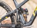 Das Pivot kommt als einziges Testbike mit einem Dämpfer mit Ausgleichsbehälter.