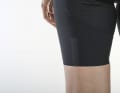 Im Vergleich zu vielen anderen Bib Shorts im Test fällt die Alé eher kurz aus