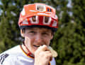 2010 schnuppert Texi in Enduro-Rennen rein und fährt gleich nach vorne.