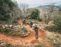 Egal, ob verwinkelte Flow-Trails oder zornige Felspassagen – wir haben die Traum-Bikes unserer Leser eine Woche lang in jedem erdenklichen Szenarium getestet. Im Bild jagen BIKE-Tester Stefan Loibl und Testleiter Peter Nilges hinter Testfahrer Thomas Weschta den Monte Grosso hinauf.