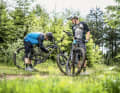 Natur-Trails, Flowlines und verblockte Downhills –  die Streckenvielfalt am Geißkopf bietet das perfekte Testgelände,  um wirklich alle Facetten eines All Mountains abzuprüfen.