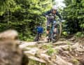 Auf den Enduro-,  Freeride- und Downhill-Strecken am Bikepark Geißkopf loteten wir die Abfahrtstauglichkeit der Bikes aus. Ihre Kletter­fähigkeiten mussten sie auf dem Uphillflow  unter Beweis stellen.