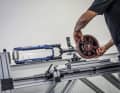 Mit der Messung der Verdrehsteifigkeit werden subjektive Fahreindrücke in objektiv bewertbare Zahlen gegossen.