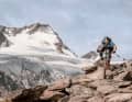 Biken fern der Parkstrecken. Hier steuert Bike-Promi Wyn Masters sein Enduro über Schieferplatten auf dem Long Trail Ferner in Sölden.