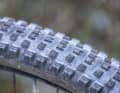 Schwalbes Wicked Will konnten weder mit hohem Grip noch mit Dauerhaltbarkeit begeistern. Dafür fuhren sie sich dank hoher Pannenresistenz stressfrei.