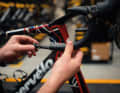 Ideales Versteck: Die komplette Elektronik vom Bikefinder passt in quasi jeden Lenker...