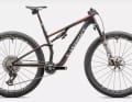 Wer die aktuellen XC-Weltcup-Ergebnisse durchstöbert, bekommt schnell den Eindruck: Das Specialized Epic muss das schnellste Race-Fully der Welt sein. Mit Martin Vidaurre, Victor Koretzky und Christopher Blevins stellt die US-Marke allein bei den Männern gleich drei Fahrer in den Top 5 der Weltrangliste. Hier geht´s zum Test!
