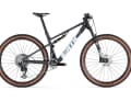 Das BMC Fourstroke 01 ist eines der innovativsten XC-Rennmaschinen am Markt. Warum? Die hauseigene Autodrop-Sattelstütze sitzt elegant im Sitzrohr integriert und fährt per Knopfdruck ein und aus und lässt sich in allen Rahmengrößen bis auf die Sitzrohrkante absenken. Das gibt´s sonst bei keinem anderen Hersteller in Serie. Gewicht: je nach Ausstattung, zwischen  10,7 bis 11,4 kg.
