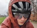 Der Regen perlt zwar nicht mehr ab, aber die Jacke ist trotzdem 100 % wasserdicht.