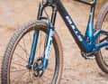 Die SID Ultimate hält das Bike stabil – perfekt für lange Distanzen und hohes Tempo.