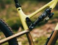 Der Ride-4-Flipchip an der unteren Dämpferaufnahme lässt vier unterschiedliche Einstellungen zu, die Einfluss auf Geometrie und Kinematik haben.