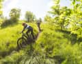 Trails können das Cube Stereo Hybrid 140 TM nicht schocken. Bei gemäßigter Gangart fühlt es sich allerdings wohler, als im extremen Gelände.