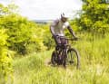 Super kontrolliert klettert das Flyer technische Passagen empor. Motor, Traktion, Position – hier stimmt alles. Kein anderes Bike im Test ist im Uphill so souverän.