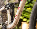 Auch das Performance des Hinterbaus mit Rockshox-Dämpfer überzeugt bergab auf ganzer Linie.