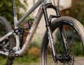 Die Marzocchi-Rockshox-Kombi vermittelt trotz kürzestem Federweg als Einzige im Test die Fahrwerksqualität eines hochwertigen Fullys.