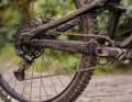 Bei der NX handelt es sich um Srams zweitgünstigste Eagle-Schaltgruppe. Im Hinblick auf Schaltpräzision und Ergonomie hat sie gegenüber den Shimano-Gruppen von Merida und Marin das Nachsehen.