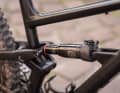 Das Rockshox-Fahrwerk besteht aus einem Deluxe-Dämpfer aus der Select+-Güteklasse...