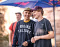 Da lacht er aber: Thomas Genon (rechts) ist im letzten Moment noch nachgerückt im Starterfeld zum Red Bull District Ride 2022 in Nürnberg. Hier mit dem Schweizer Lucas Huppert. 