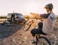 Meist on the Road: Jasper Jauch feilt an seinen Wheelie-Künsten.