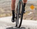 Für eine gute Kraftübertragung vom Fuß aufs Pedal ist der Schuh natürlich steif. Und gleichzeitig komfortabel soll er sein, perfekt für lange Tage im Sattel.