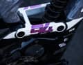 Die 94 steht für die Startnummer des deutschen Motocross-Superstars Ken Roczen. Ihm wurde das Topmodell des Torque:On CF gewidmet.