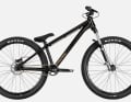 Mit 999 Euro liegt das Canyon Stitched 360 gerade noch im Budget vieler Dirtbike-Kunden.