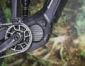 Der EP801 schiebt sehr kräftig und stoisch an. Seine Energie zieht er im No Pogo aus dem klassischen Shimano-Akku mit 630 Wattstunden.