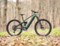 Das neue Xyron ST von Conway fällt sportlich aus und will im Gelände überzeugen. Dank Bosch CX mit 800er-Akku hat es massig Reichweite an Bord.