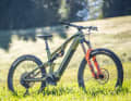 Viel Federweg und fette Reifen und doch leichtfüßig und leicht. Das 19 Kilo leichte Conway zeigt was mit einem Light-Enduro möglich ist und hat sogar einen klassisch entnehmbaren Akku.
