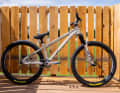Mit dem Digga Core Cream rollt die deutsche Marke XPro erstmals ein Komplettbike an den Start.