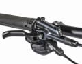Die Shimano-Deore-Bremsen  stechen positiv aus der eher günstigen Ausstattung heraus.